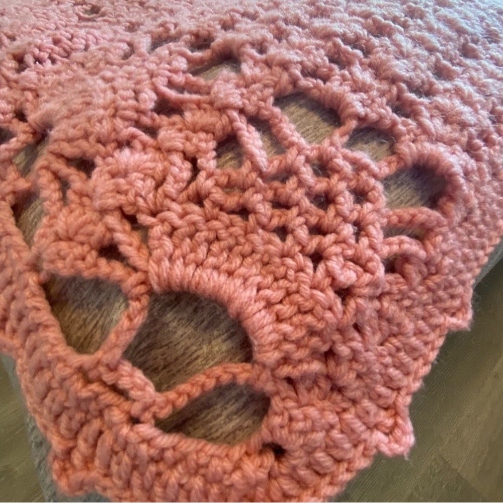 Vintage Hand Crafted Pink/Rose Shell Stitch Crocheted Throw Afghan Lap Blanket - Picture 6 of 7